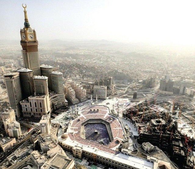 أول زيارة للمسجد الحرام لأداء العمرة
